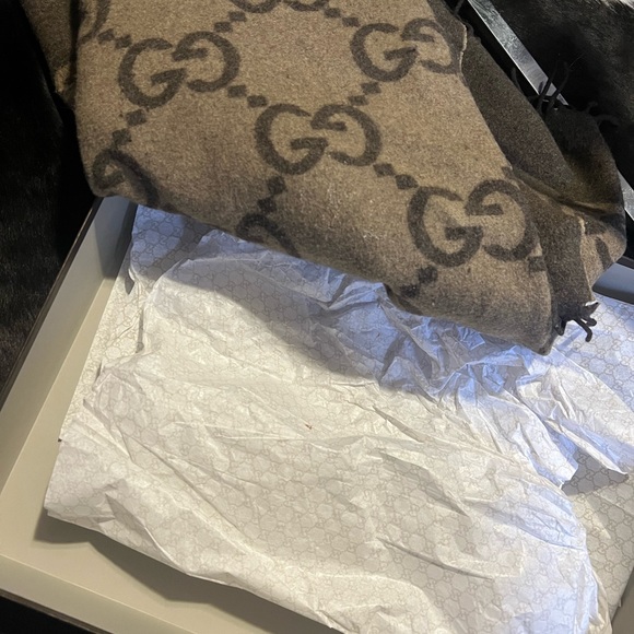 Gucci two tone brown wool-blend throw blanket - Picture 6 of 10